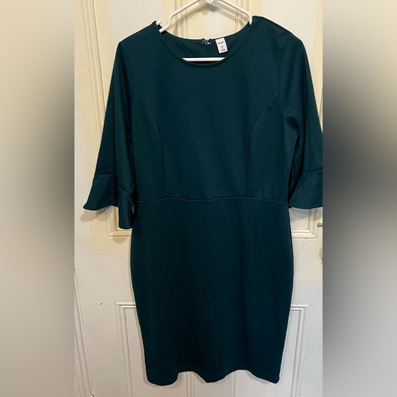 Old Navy Dresses & Skirts - Old Navy l Emerald Green Bell Sleeve Dress